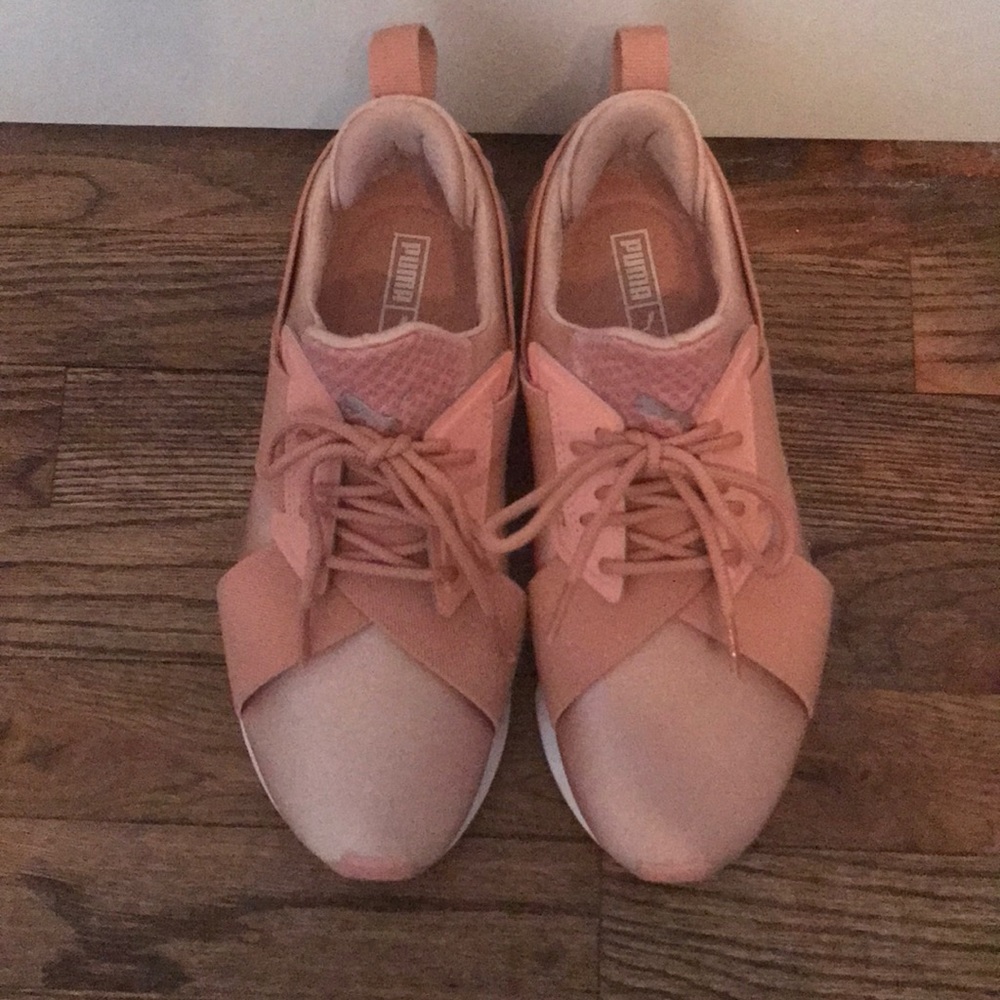 Like new! Worn once puma muse sneakers, pink sz 7